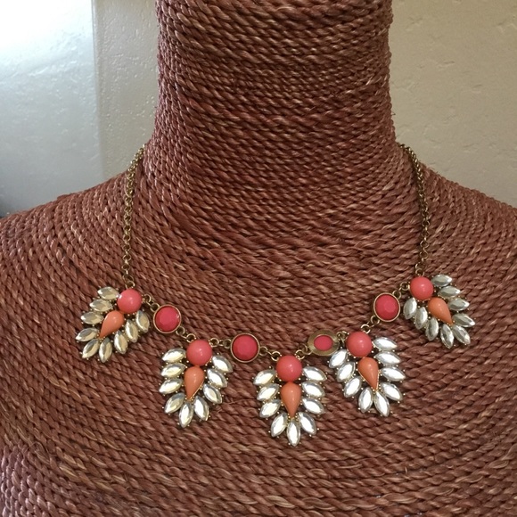 Lovely Statement Necklace - Picture 3 of 3